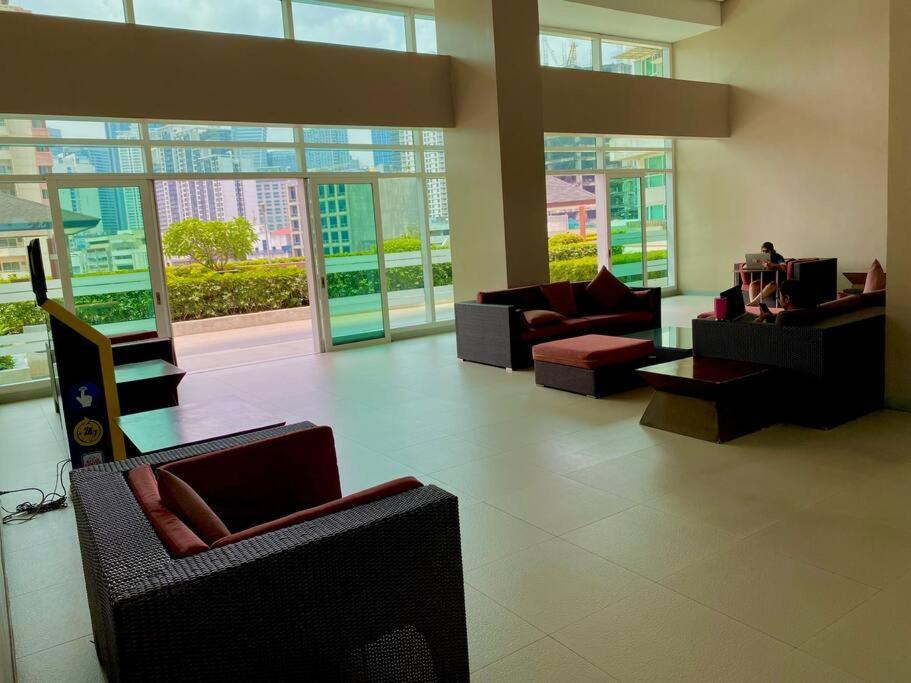 Makati Penthouse With Stunning City Skyline View Manila Eksteriør billede