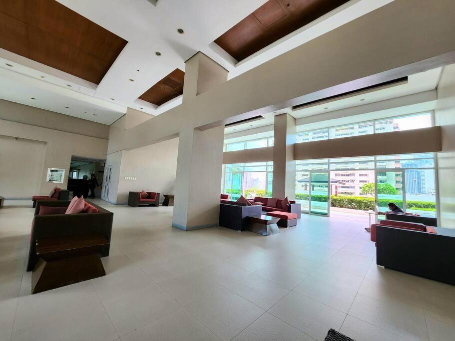 Makati Penthouse With Stunning City Skyline View Manila Eksteriør billede