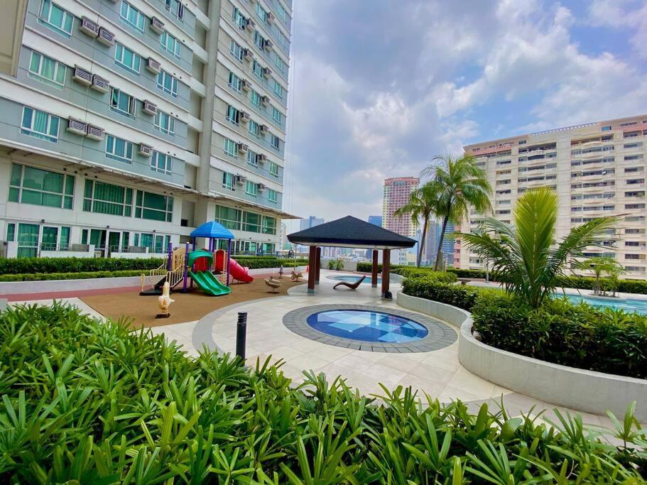 Makati Penthouse With Stunning City Skyline View Manila Eksteriør billede